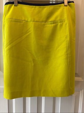 LOFT Neon Yellow Pencil Skirt with Navy Trim - Size 6